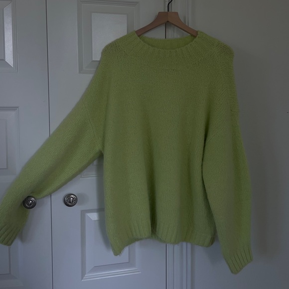 Carlee Sweater In lemongrass (s) - Picture 2 of 3